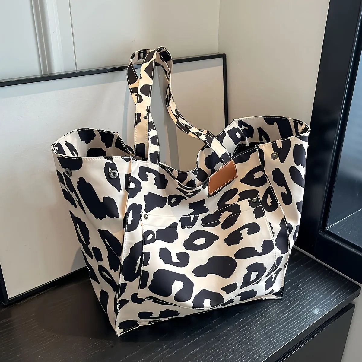 Uakiss Chic Leopard Print Tote Bag for Women - Spacious & Lightweight Oxford Fabric Shoulder Handbag with Phone Pocket, Perfect for Everyday Use